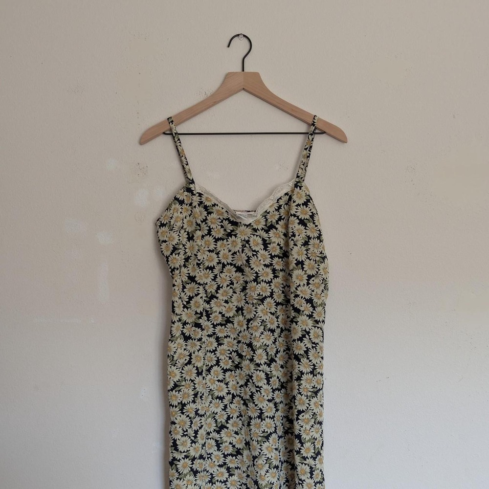 Vintage Deadstock Talbot's Black & white daisy print slip dress with lace trim